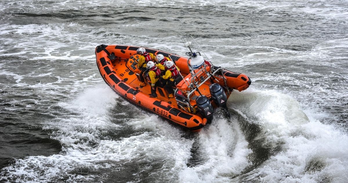 Stranded Fisherman's Boat Nears Rocky Cliffs and Perilous Water: Rescued Just in Time by Brother