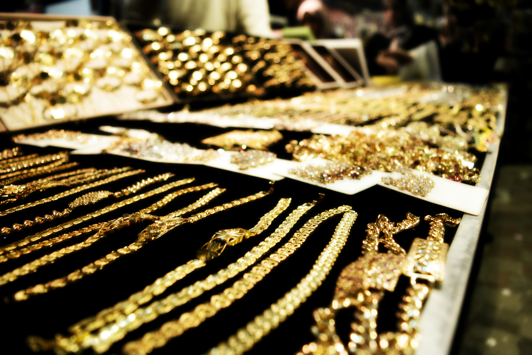 Mysterious 27-Minute Gold and Jewel Heist Appears to Be One of the Most Colossal Jewelry Crimes Ever