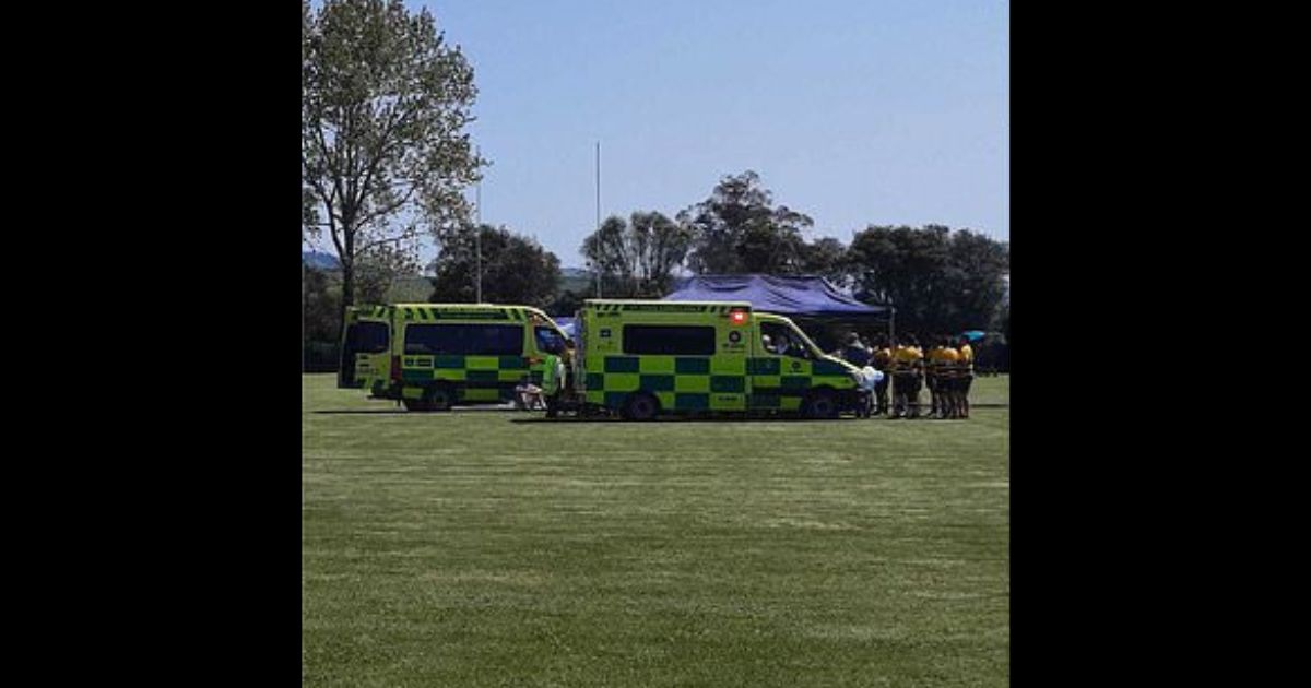 Devastation as Athlete Collapses, Dies on Field in Middle of Game – Players Surround Body to Pay Respects