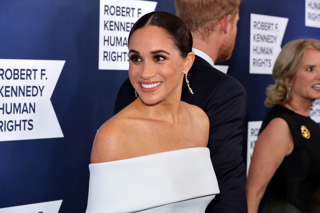 ‘PLASTIC SURGERY ALERT?’: Meghan Raising Eyebrows with New Look, Accused of Trying to Be Princess Kate