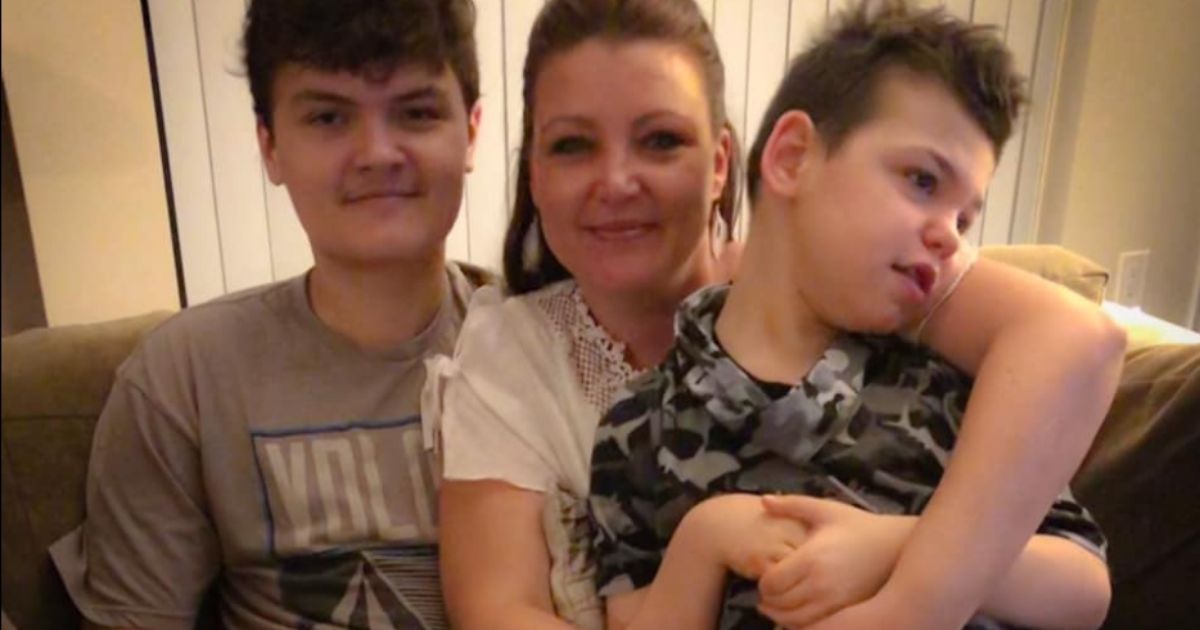 Mother Visiting Disney World with Disabled Son Gets Vicious Note After Double-Parking to Accommodate Him