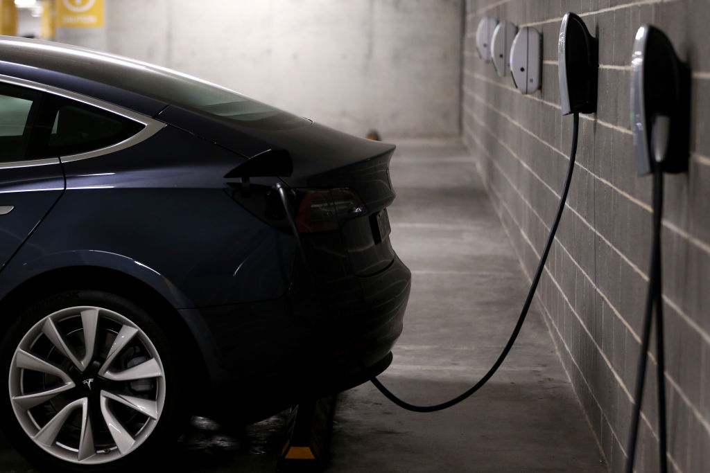 Tesla Owner’s ‘Horrific Experience’: Steering Wheel Falls Off While Driving Down Highway with Family