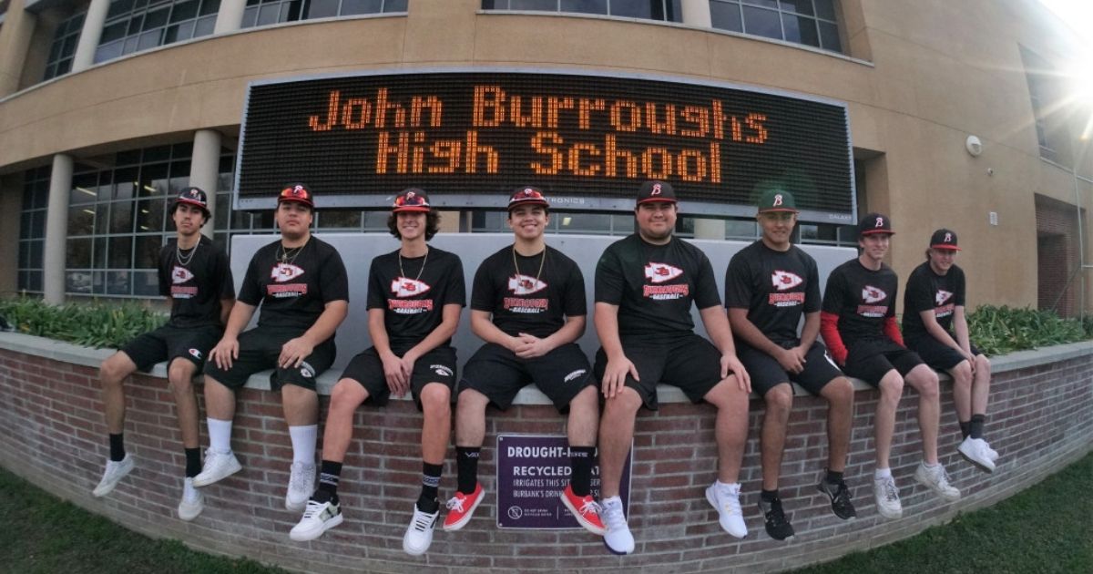 COMMENTARY: Entire Varsity Baseball Team Suspended After Taking Maskless Photo