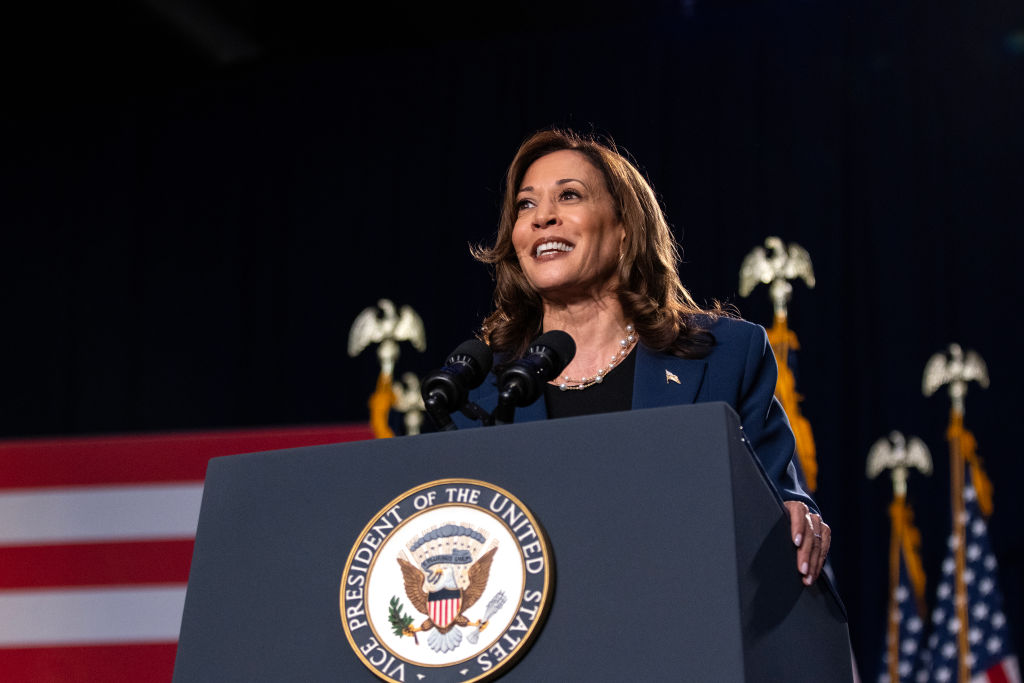 Poll Finds Harris With Narrow Lead Over Trump