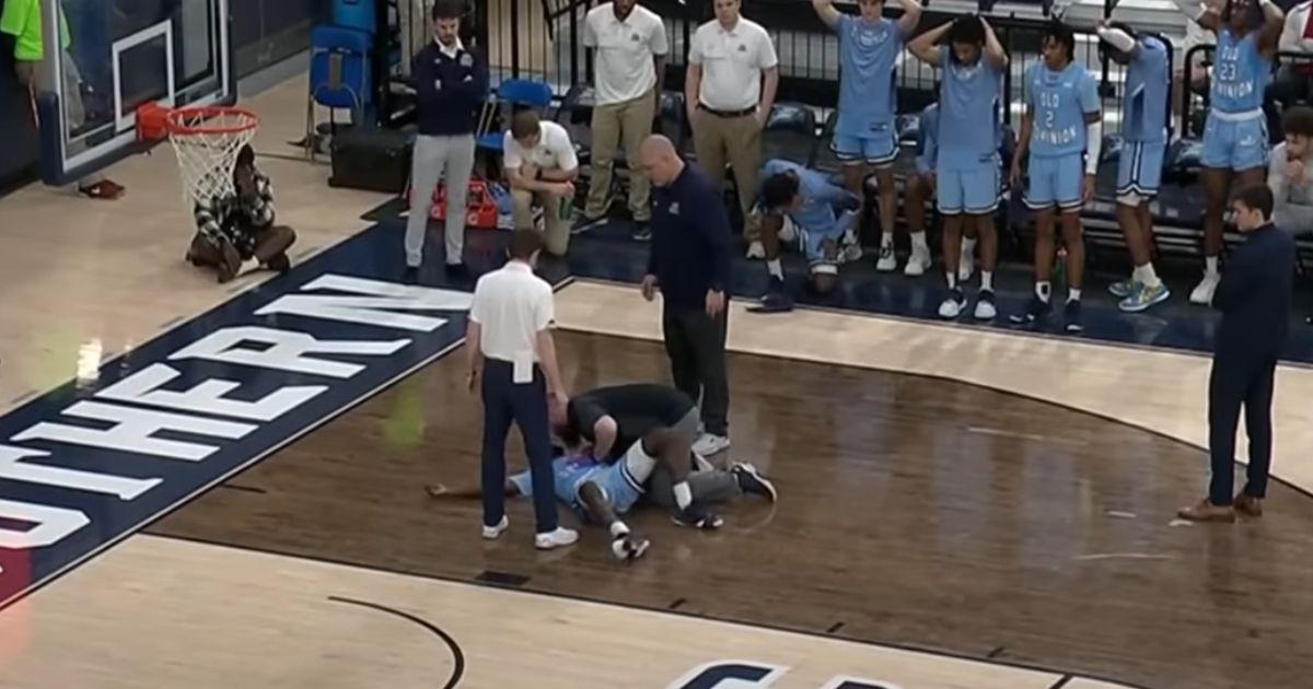 Yet Another Athlete Collapses Midgame, Struggles to Get Back on Feet