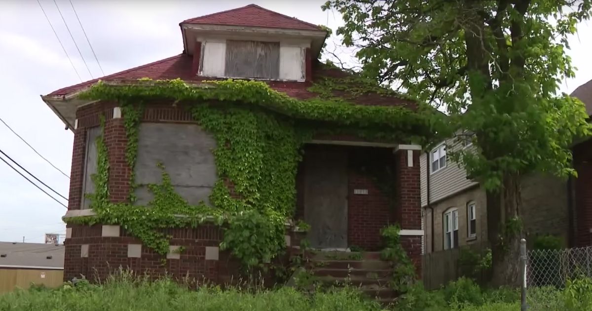 Woman Kidnapped, Raped and Chained for Days in Empty House Until Local Hero Walks By and Hears Her