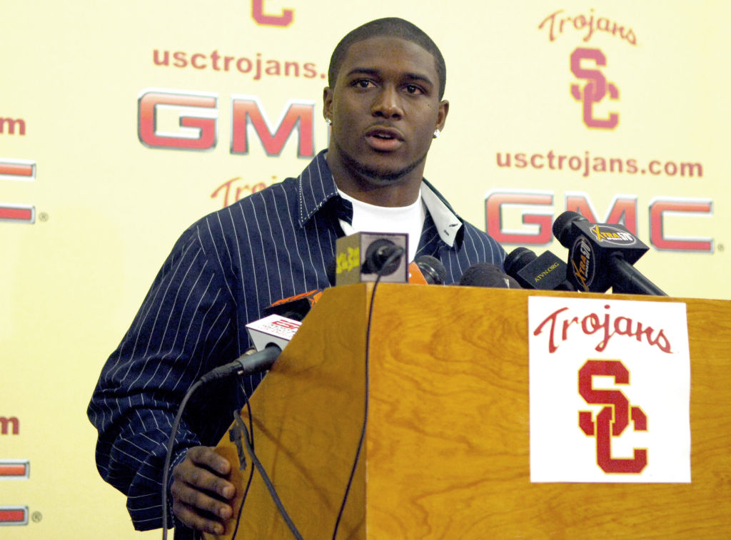 Reggie Bush Scores Heisman Back