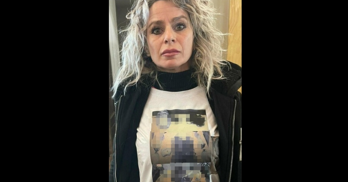 Grieving Mother Shocks Everyone by Showing Up to Migrant’s Hearing Wearing an Unforgettable Picture