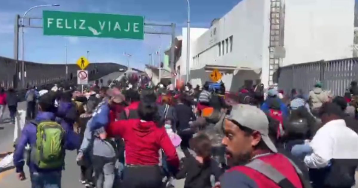 Video: ‘Massive’ Group of 1,000+ Immigrants Charges Over Border Bridge and Attempts to Push Into US