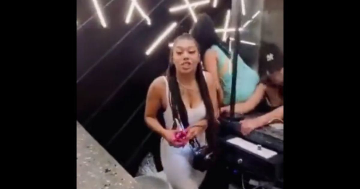 Out-of-Control Women Lose It Over Pocket Change, Utterly Destroy Local Fry Shop