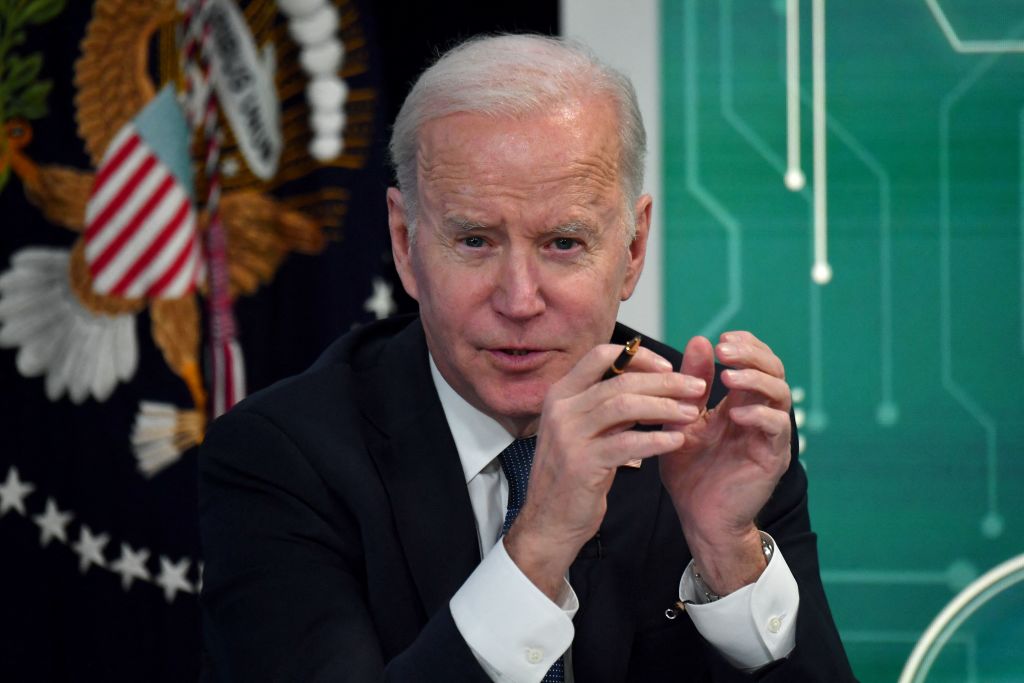 Saudi Arabia’s Leader Gives Biden’s Oil Plea the Cold Shoulder, Turns to Putin Instead