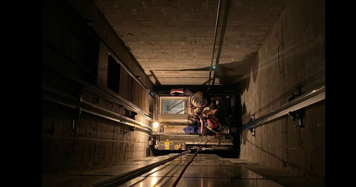 Firemen Rappel Down Elevator Shaft to Save Six Trapped Children on Hot, Broken-Down Elevator