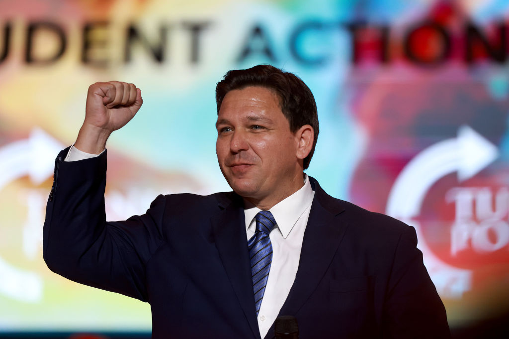 DeSantis Sends Concert Crowd Roaring with ‘USA!’ Chant After Walking on Stage with Family