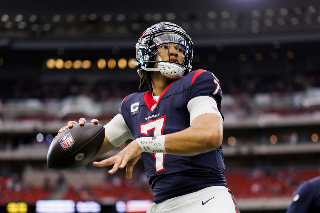 Devout Christian QB Delivers Super Bowl Surprise to Purple Heart Marine