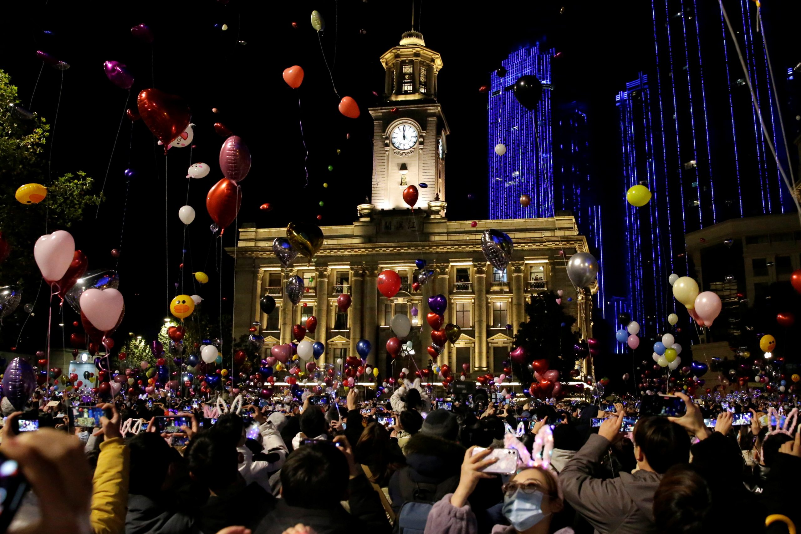 Crowds Fill Streets in China’s Pandemic-Hit Wuhan, Celebrate New Year