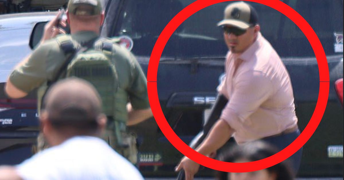 Photo Shows Hero Off-Duty Border Agent with Shotgun Storming School to Save Wife, Daughter and 20 Kids