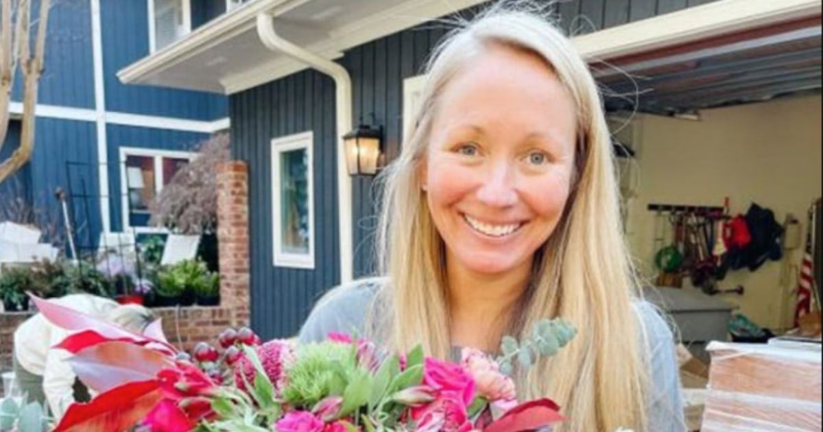 Woman Creates Elaborate Plan For Widows: Stunning Valentines Day Surprise