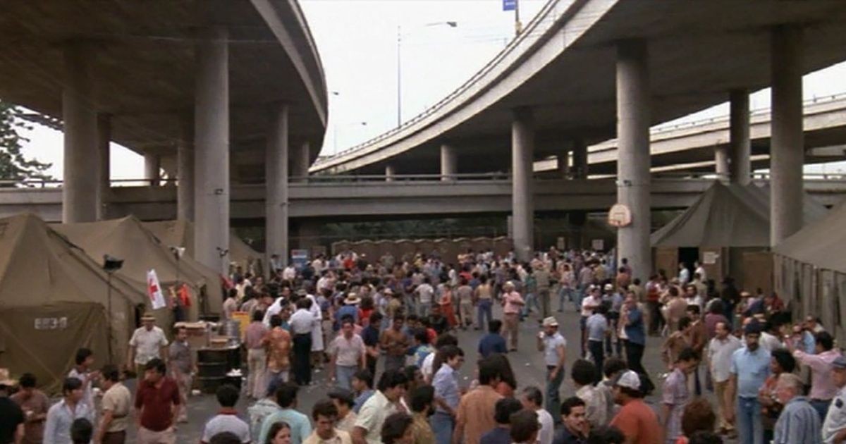 Border Crisis Goes Into Overdrive As Cameras Show 1,000 Immigrants Being Held Under a Bridge