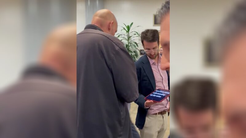 John Fetterman Seen Taking Questions With ‘Voice-to-Text Dictation’ Using Tablet