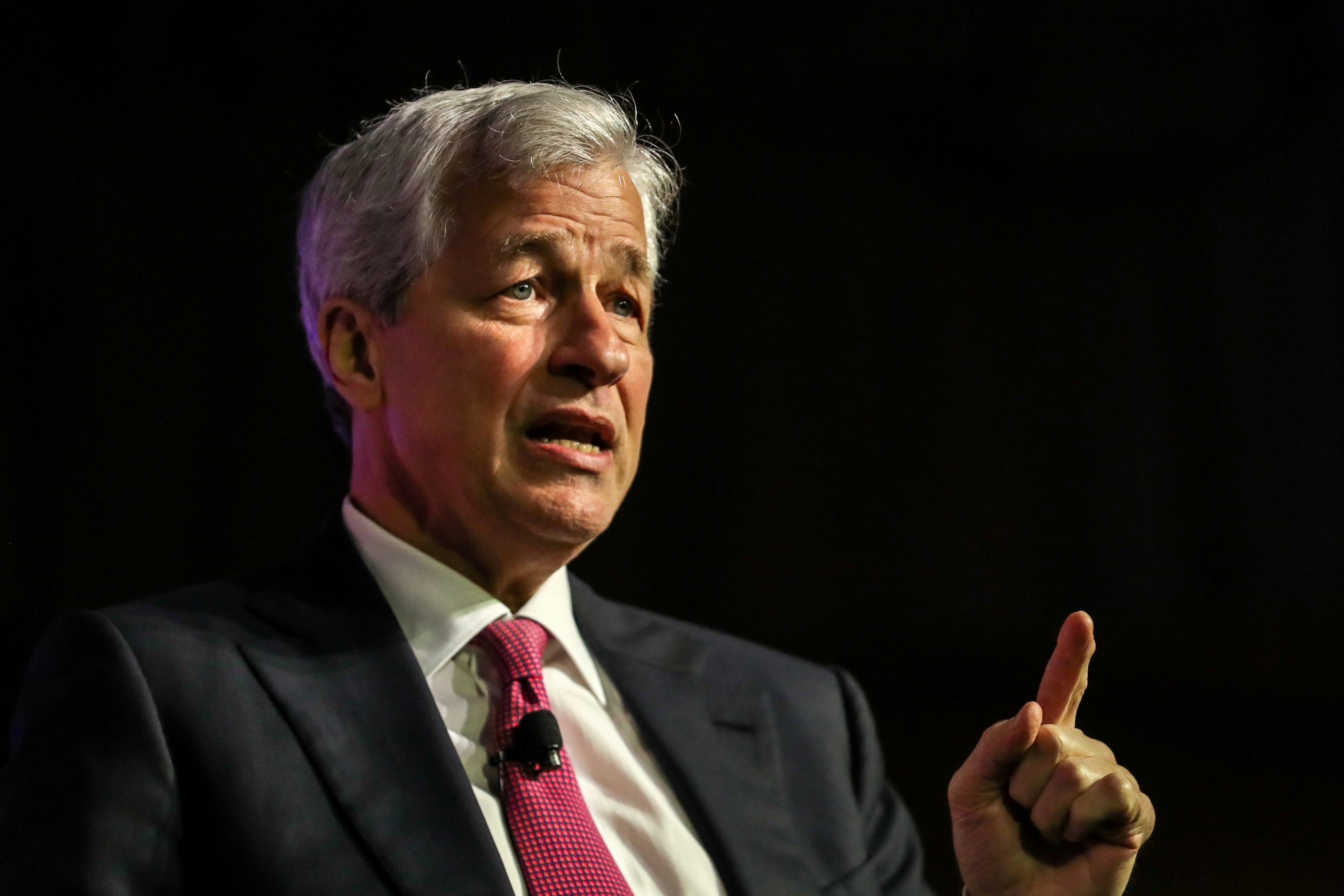 JPMorgan’s Dimon Says ‘Childish’ US Politicians Are Preventing Stimulus Package