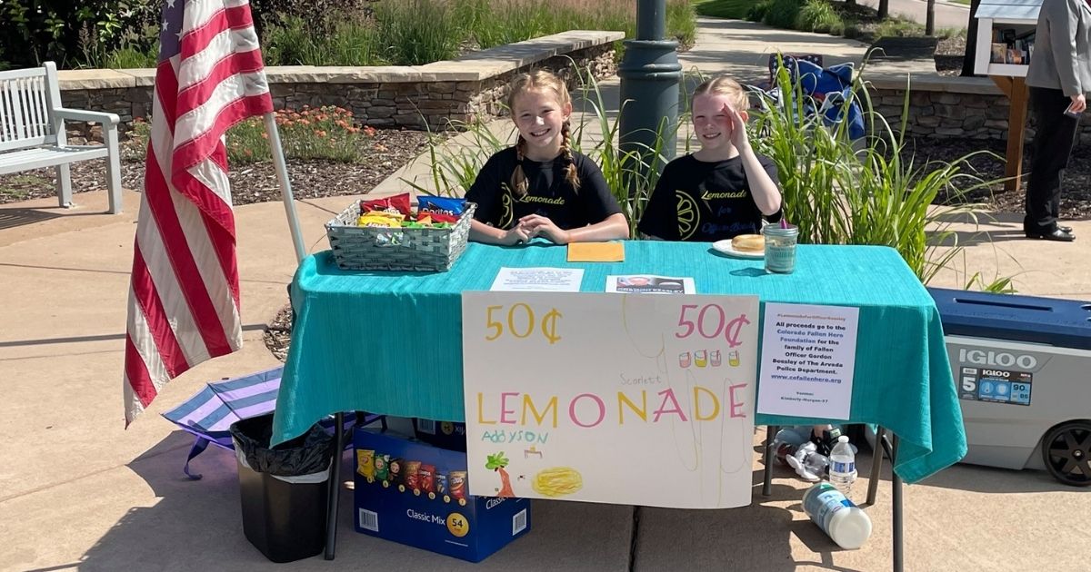 Girls Host Lemonade Stand to Raise Money for Family of Fallen Police Officer: 'What if That Was My Dad?'