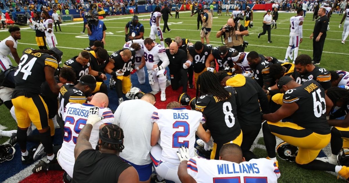 Camera Shows Dozens of NFL Players Gather at Midfield To Take a Knee — But for Prayer, Not Protest