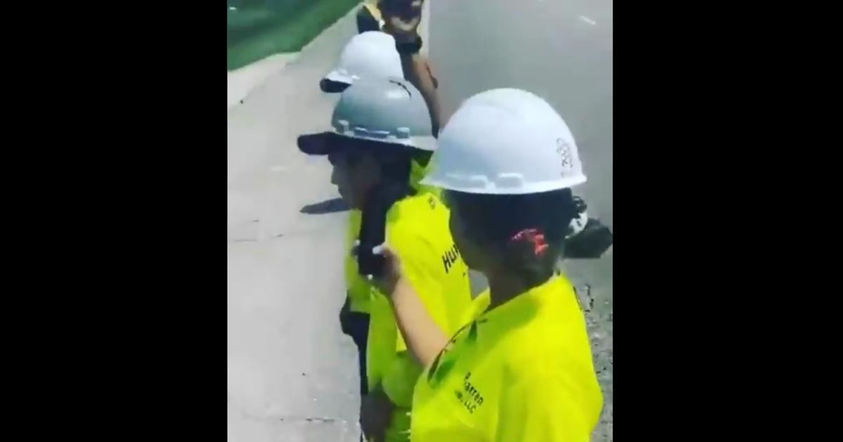 Video Shows Utility Workers Turn Their Backs on Biden When His Motorcade Goes By