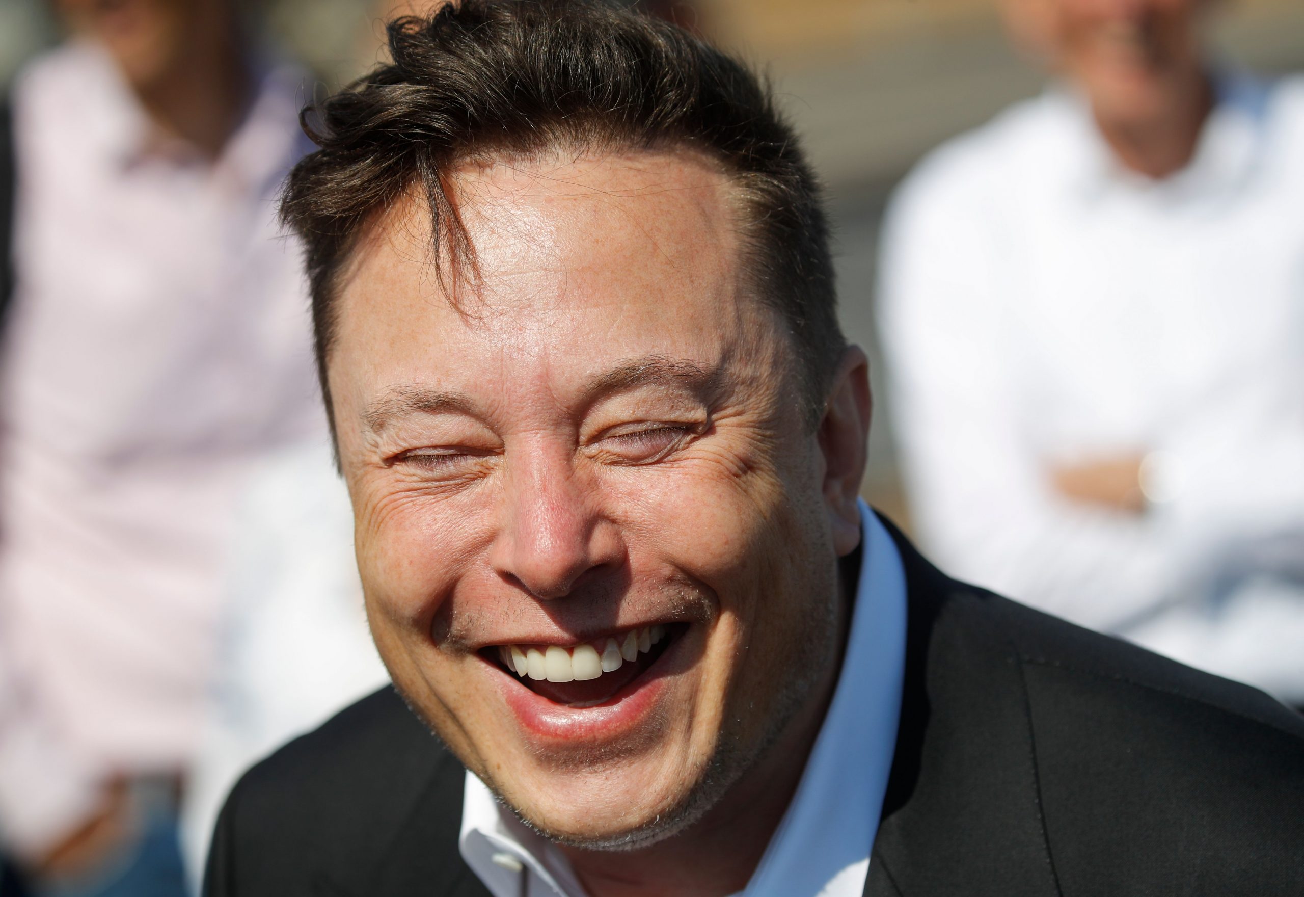 Alyssa Milano Trades in Her Tesla for a Volkswagen EV – Elon Musk Shows Up When She’s Told the Bad News