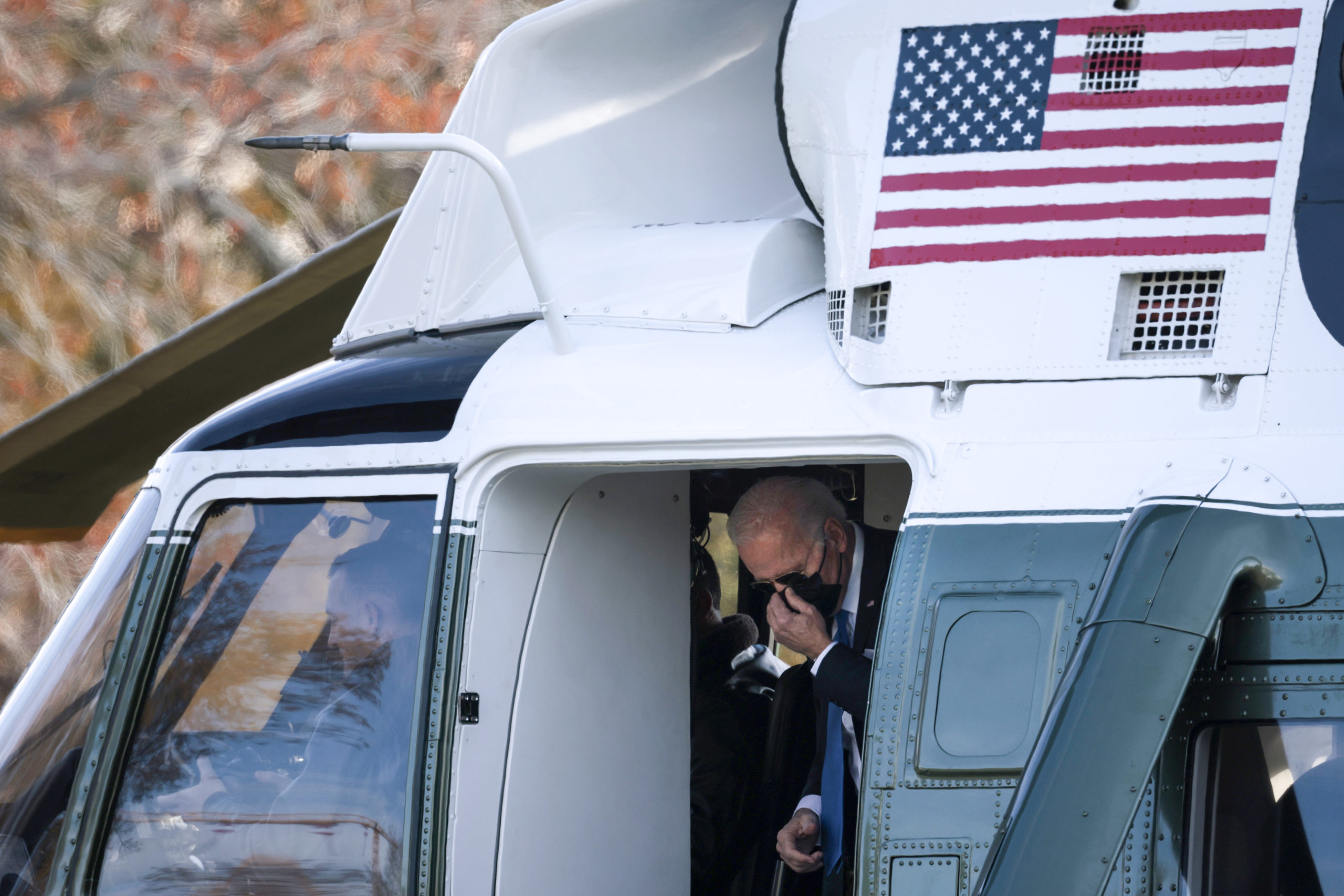 White House Not Clear on Why Biden Was Wearing a Mask on Marine One