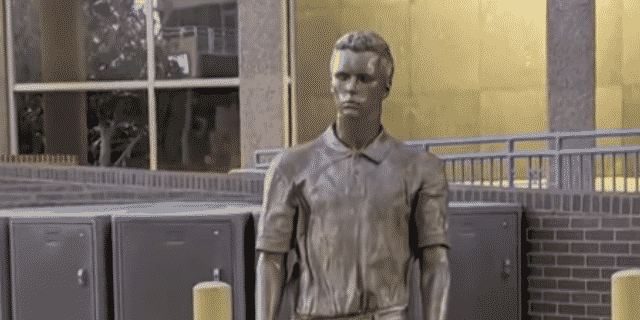 Statue of Jeffrey Epstein Appears at Albuquerque City Hall