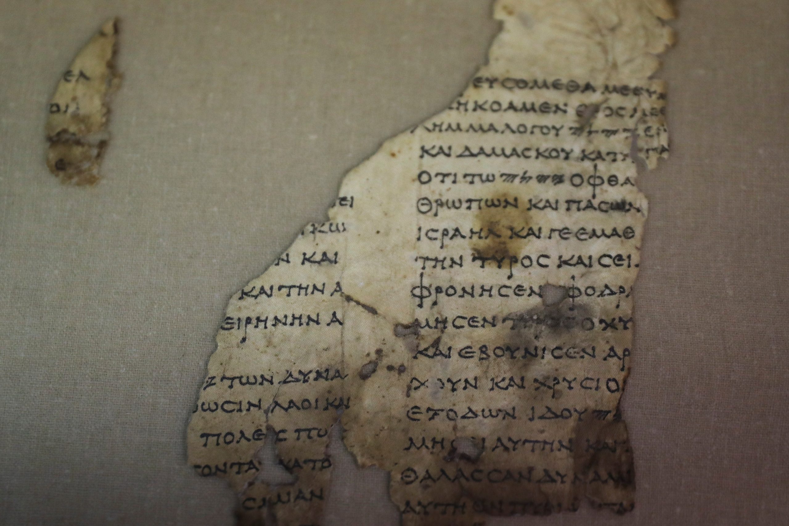 Israeli Archaeologists Discover New Fragments of Famed Dead Sea Scrolls