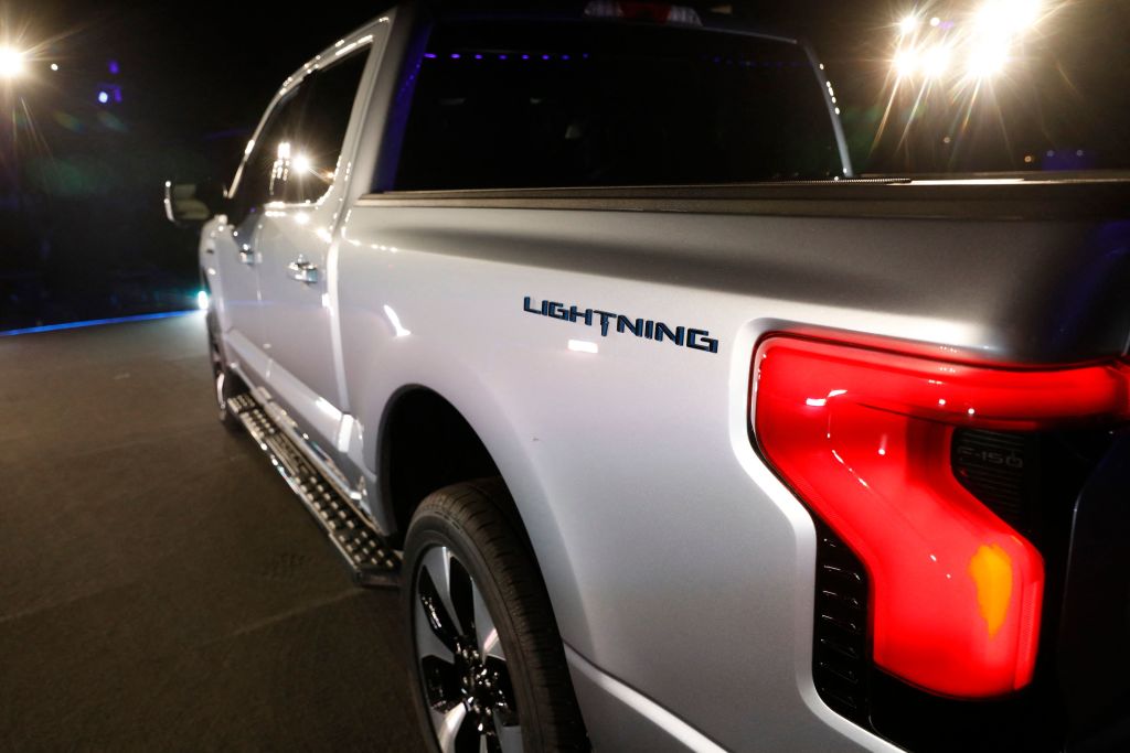 A Ford Electric Truck Can Power Your Home, But These Journalists Found It Could Cost $18,000