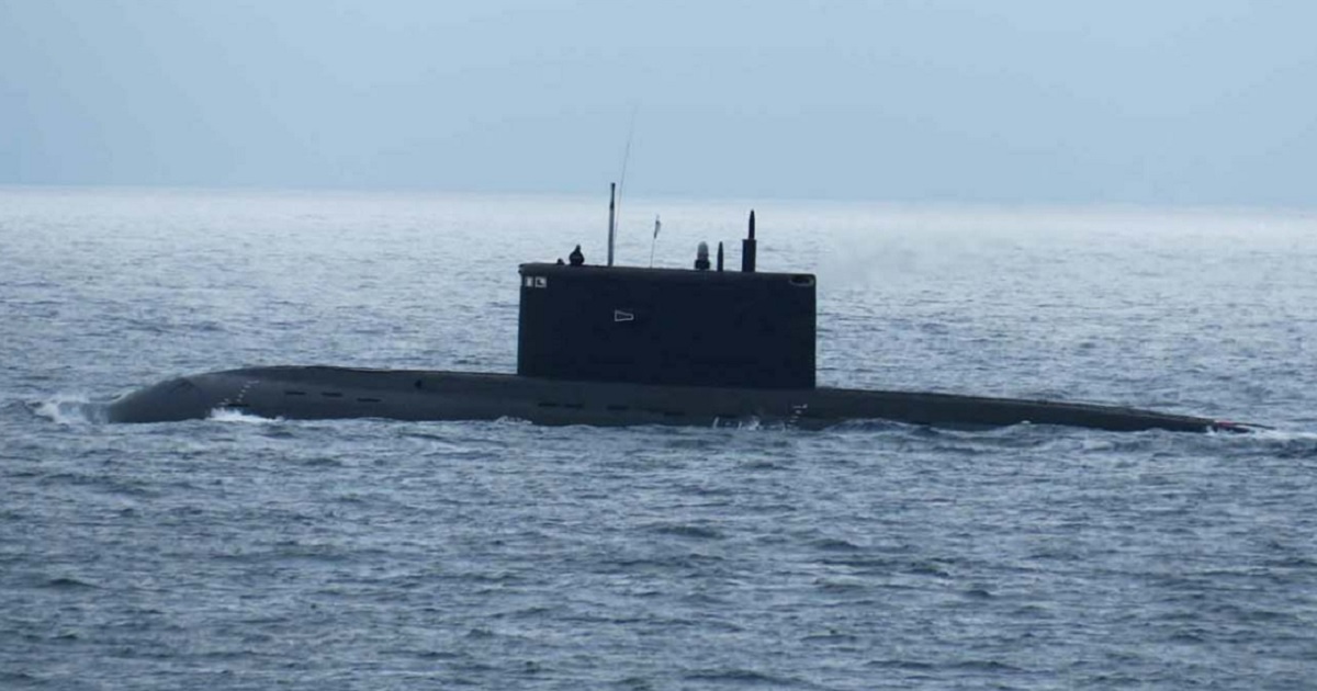 Russian Sub Stalks Aircraft Carrier in Mediterranean, Sub Hunting Aircraft Launched