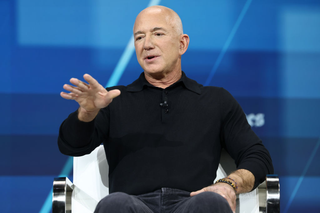 Bezos ‘Very Optimistic’ of Trump’s Plan to Cut Regulations in Fed Government