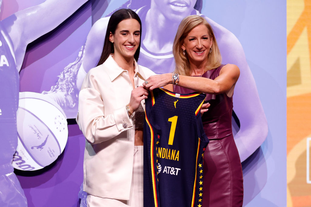 Caitlin Clark’s Contract Sparks Outrage for Being Too Low