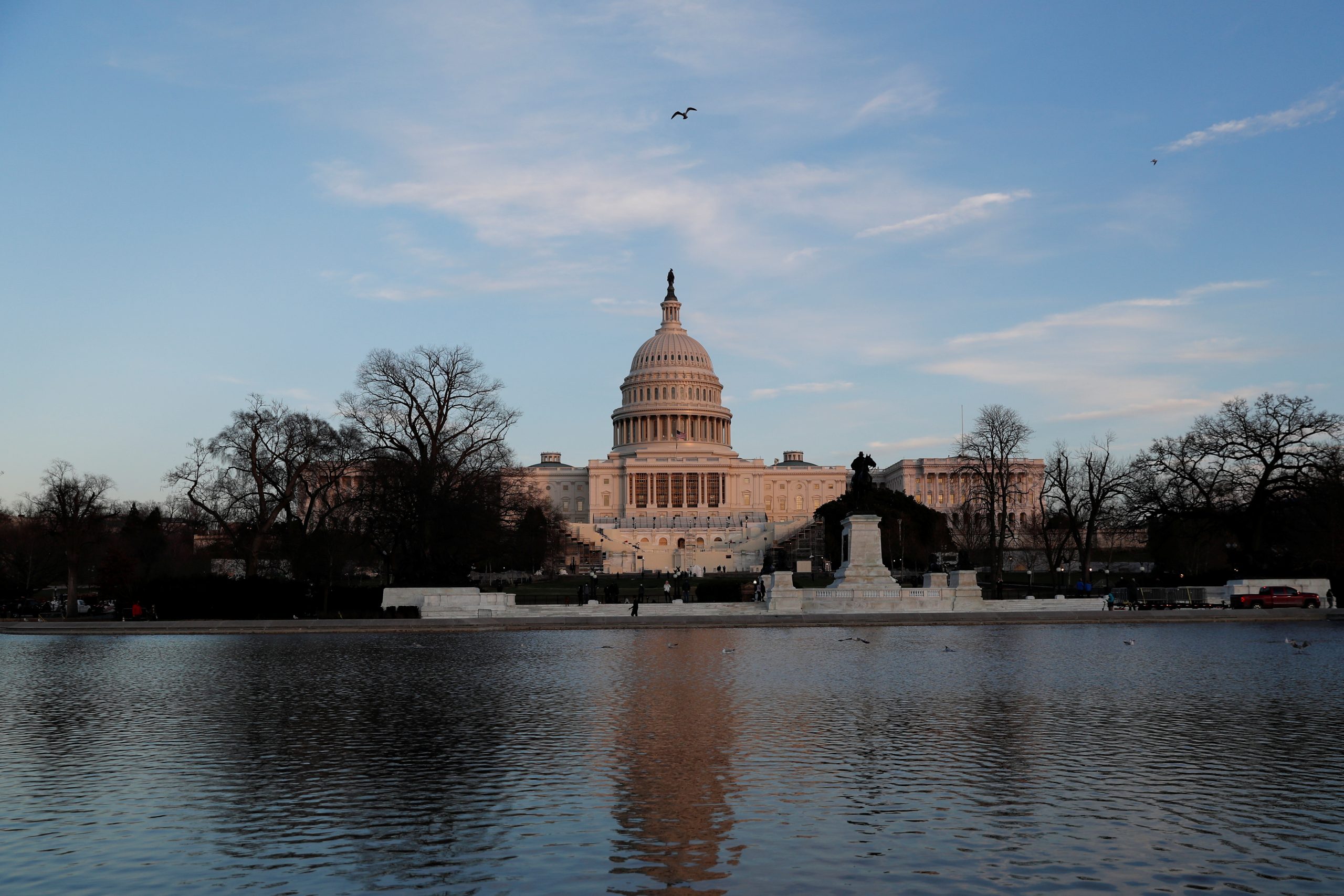 US Capitol Police Officer Dies of Injuries From Riot by Trump Supporters