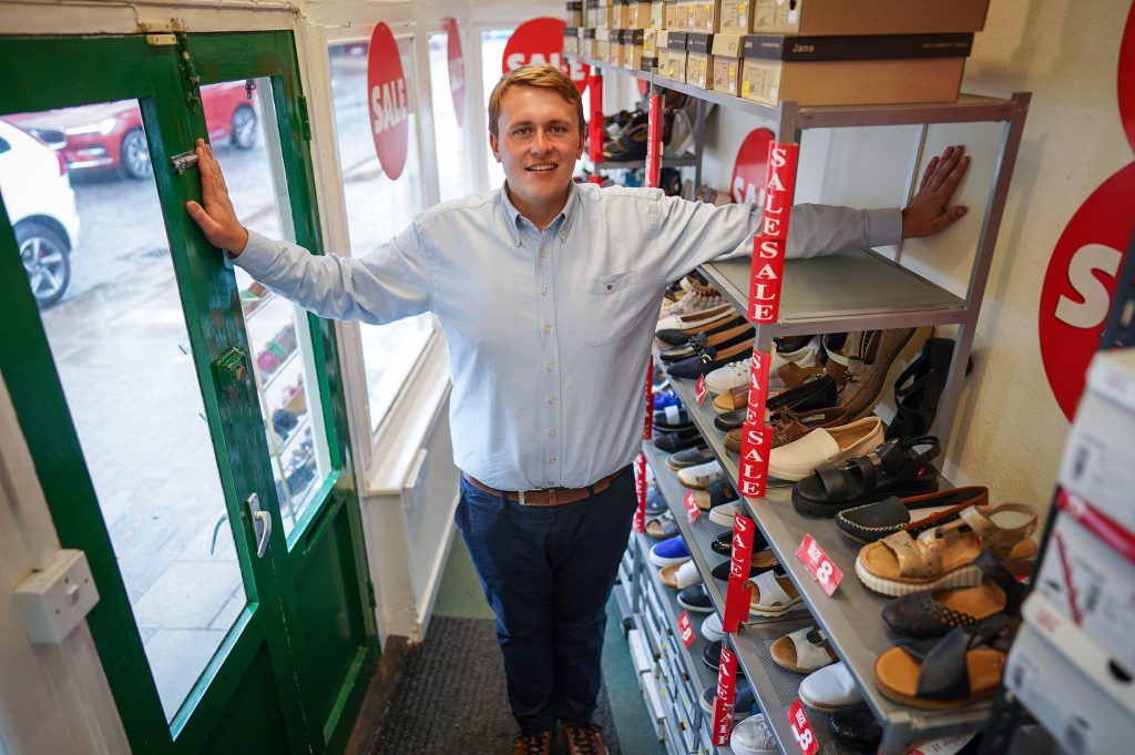 Britain’s Tiniest Shoe Shop Thrives In A 3ft Wide Space For 25 Years‌
‌