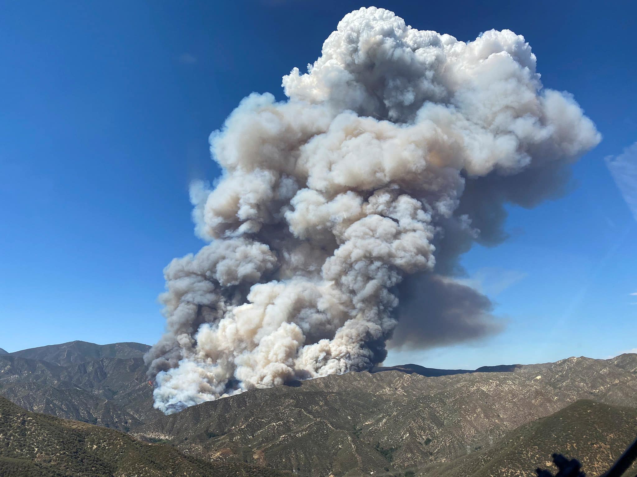 Southern California Wildfire Forces Evacuation of Hundreds of Homes