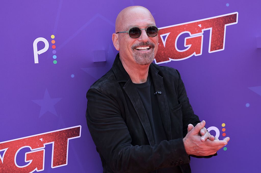 Howie Mandel Rips Ripa, Consuelos Over Compliment