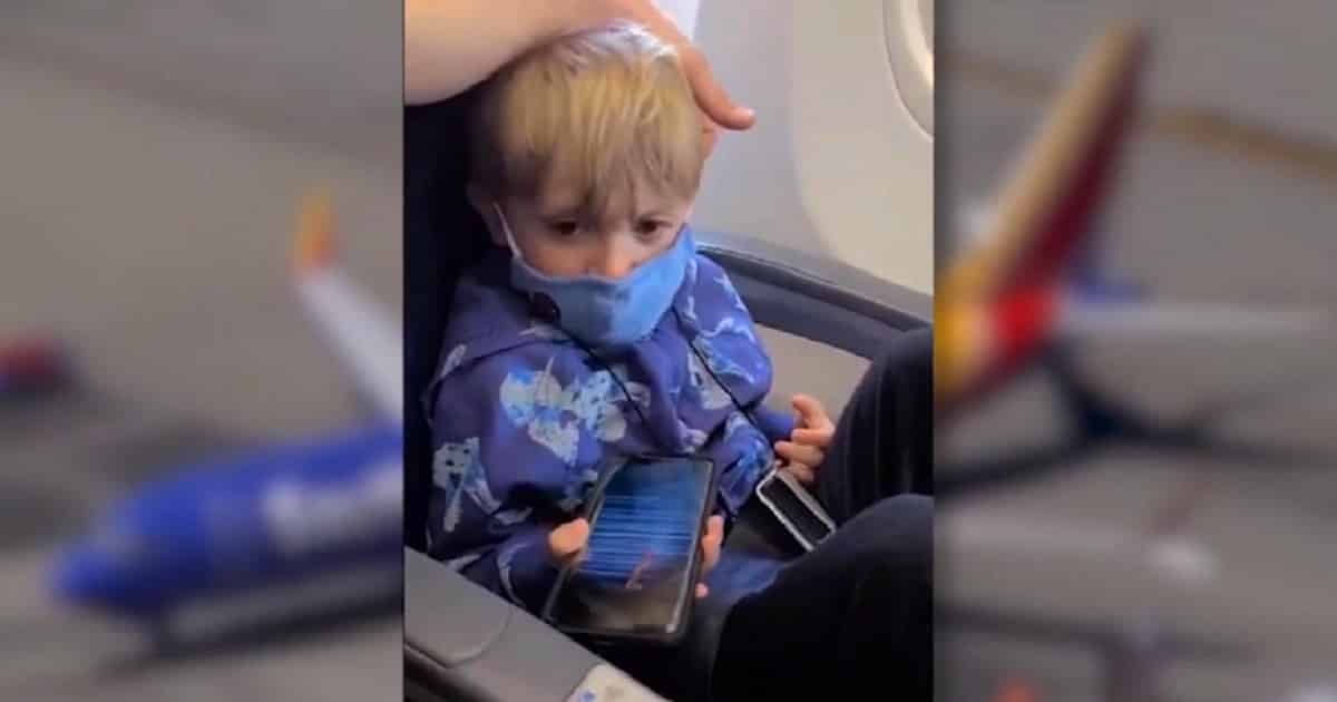 Commentary: Mom: Family Booted Off of Flight Over Fears 3-Year-Old Might Take Off Mask