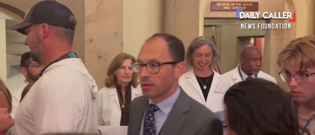 Dem Lawmakers In White Coats Protest Trump Megabill — Proceed To Get Drowned Out By Passing Tourists