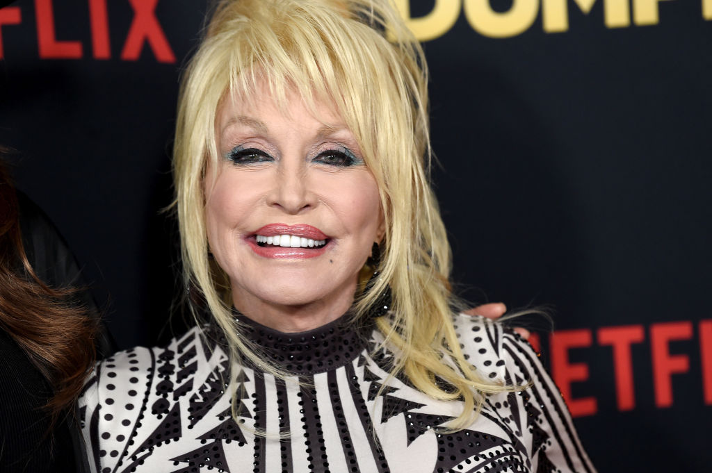 Dolly Parton’s Charming Former Home Offered as Free Wedding Venue for Couples Affected by Wildfires