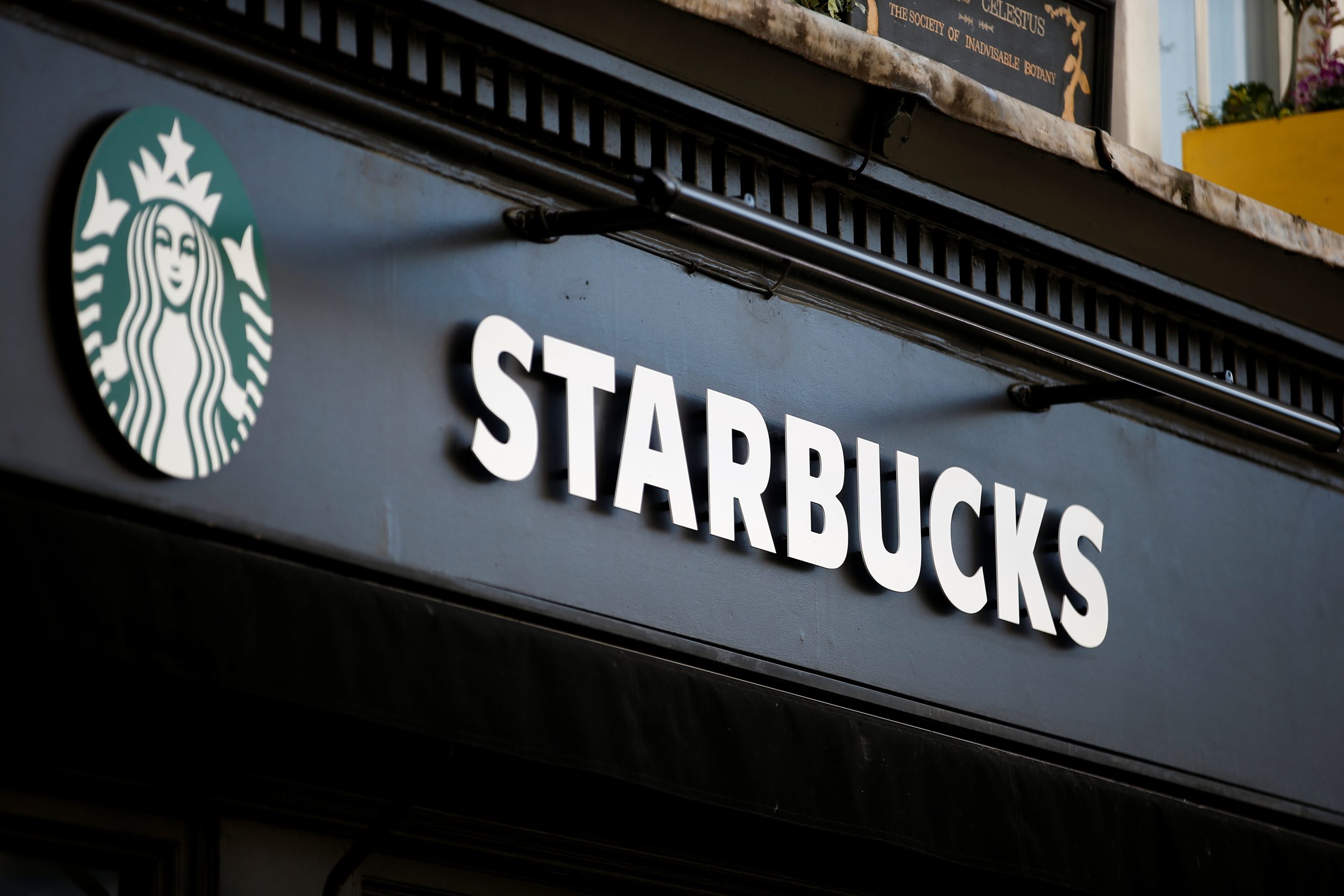 Starbucks to Require Customers to Wear Face Masks in Its Stores