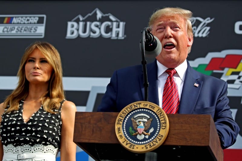 Trump Kicks off Daytona 500 Race With Limo Loop, Air Force One Flyby