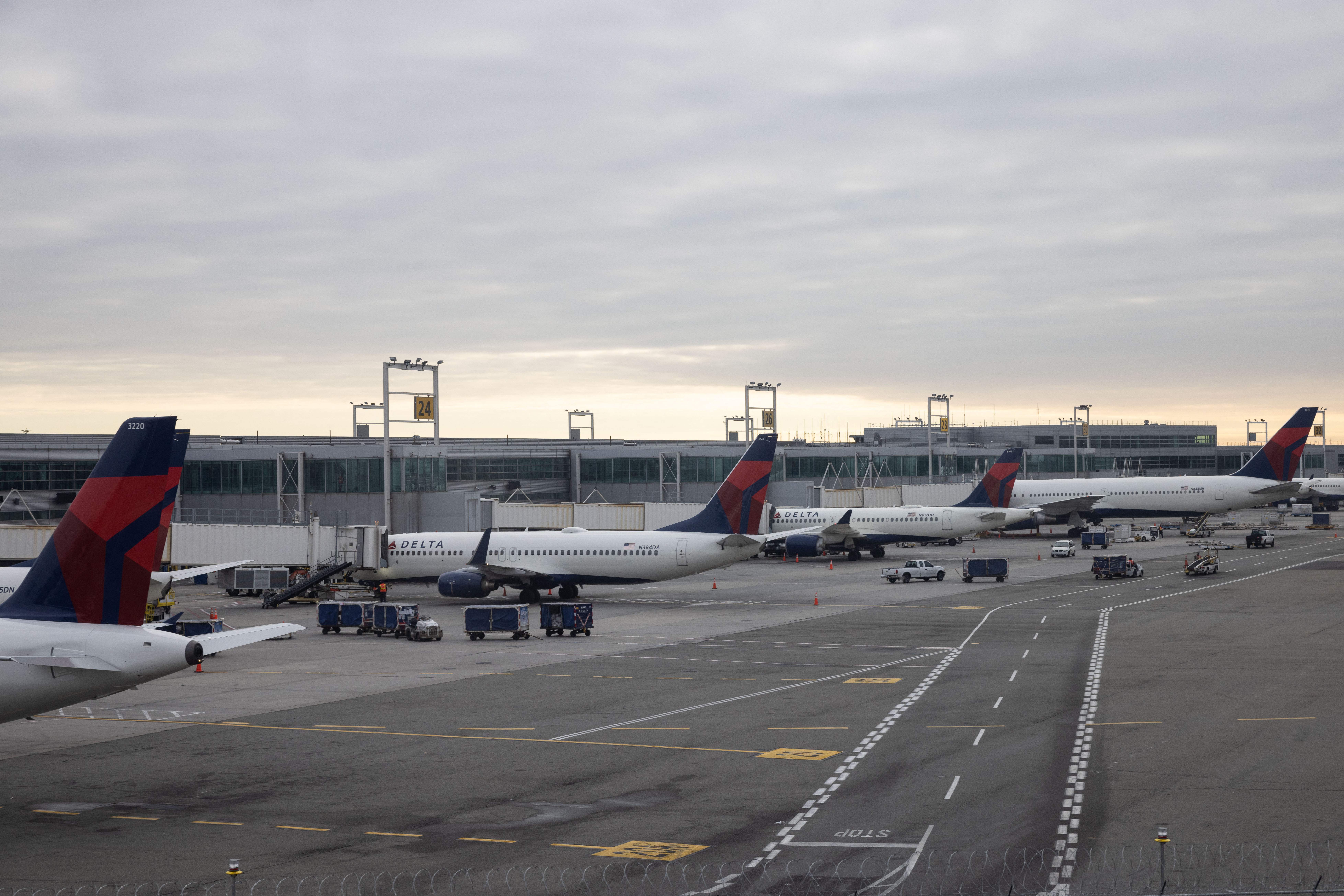 Audio Reveals Chaotic Moments Prior to Near-Collision at Airport