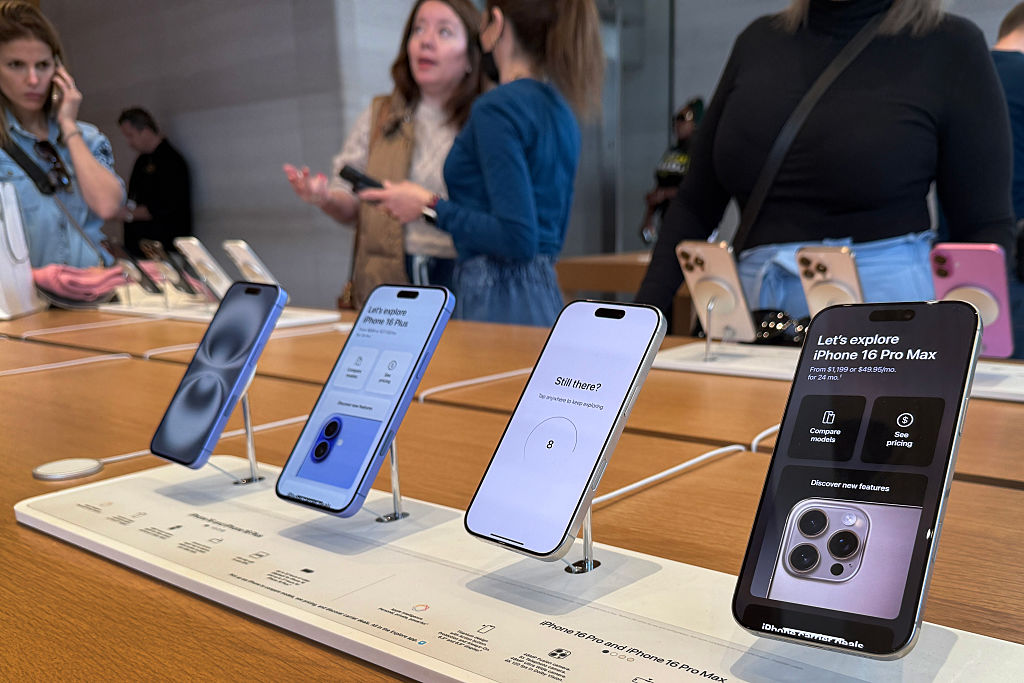 Trump Threatens Tariffs on iPhones Not Made in US