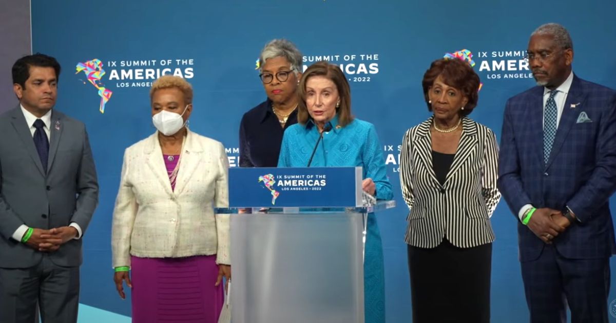 Video of What Maxine Waters’ Did With Her Face Behind Pelosi Goes Viral