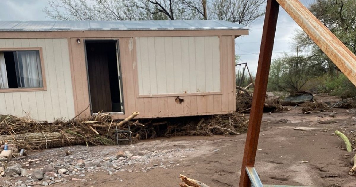 Community Comes Together to Support Couple After Flood Destroys Home, Forces Them to Leave Pets