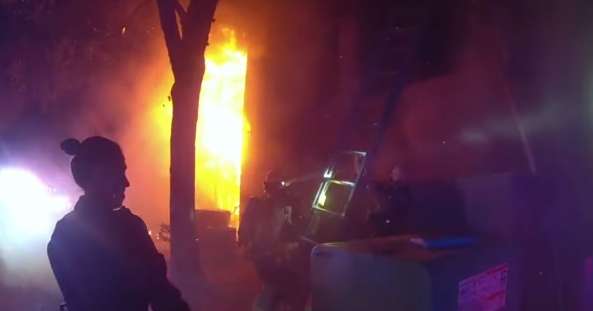 Police Rescue Mother and Daughter from Raging Apartment Fire, Then Return with Christmas Presents