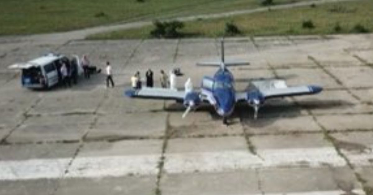 Mystery Plane Dodges Fighter Jets, Lands and Leaves Authorities Who Rushed It Flabbergasted